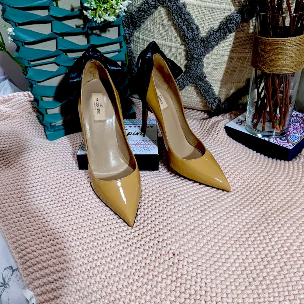 Valentino Bowl pump shoe